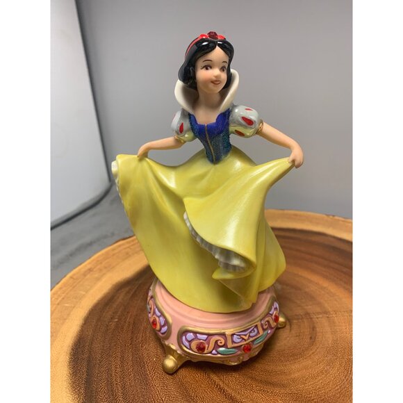 Disney Snow White 7" Jeweled Base Dancing figurine - Porcelain Made In Sir Lanka - Picture 10 of 11